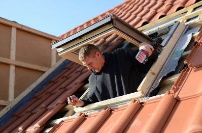 Pose de fenêtres de toit Velux à Palasca